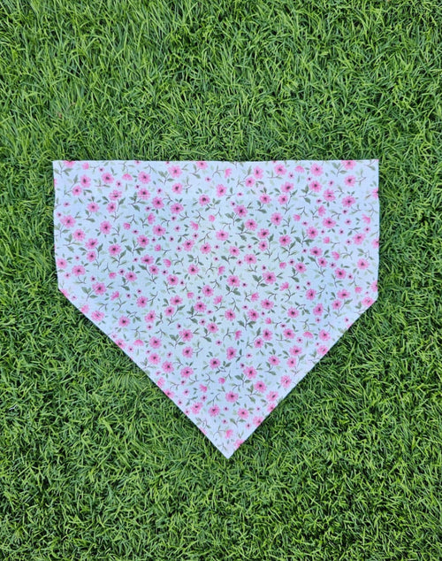 Bandana blanc petites fleurs roses
