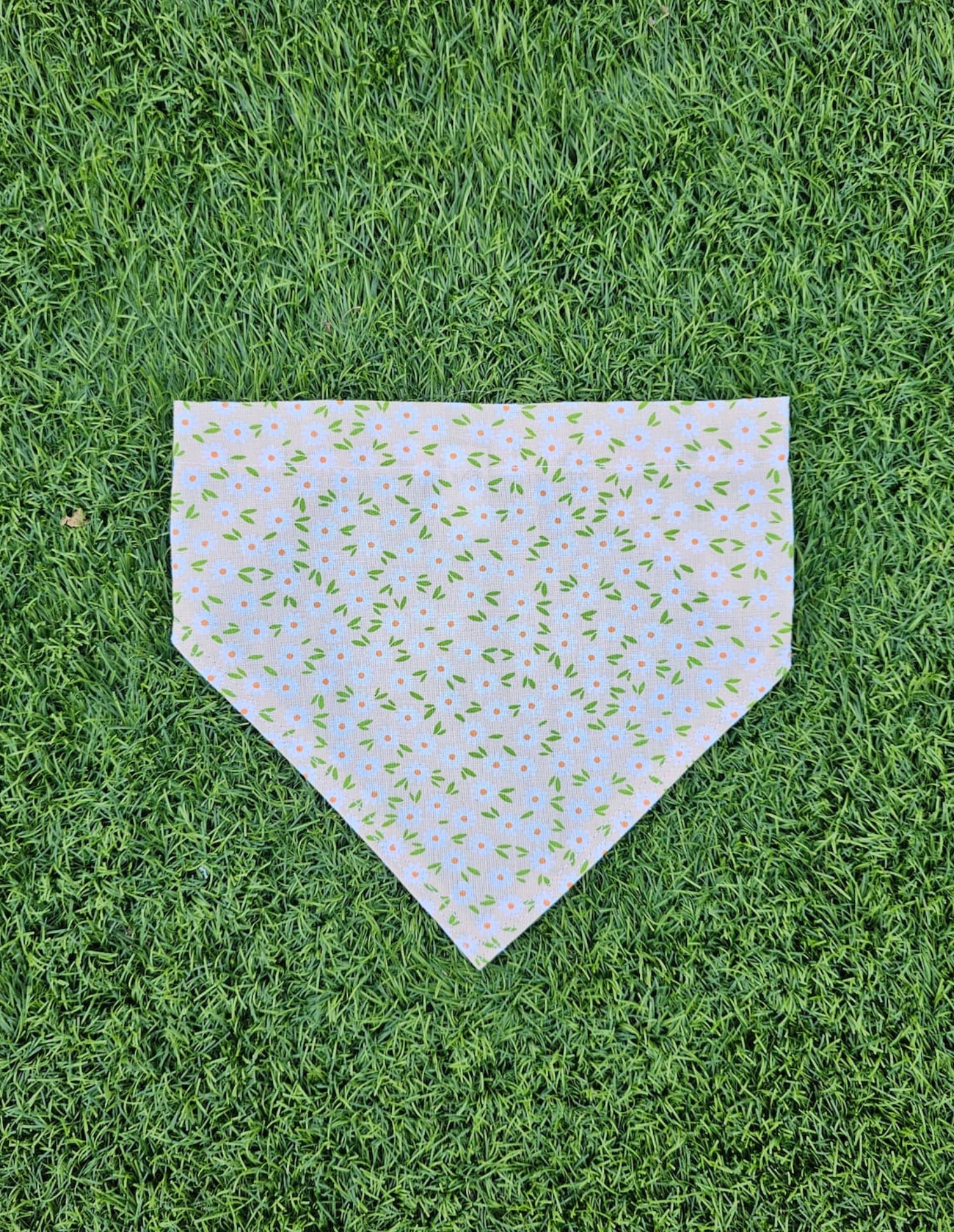 Bandana jaune pâle fleuris