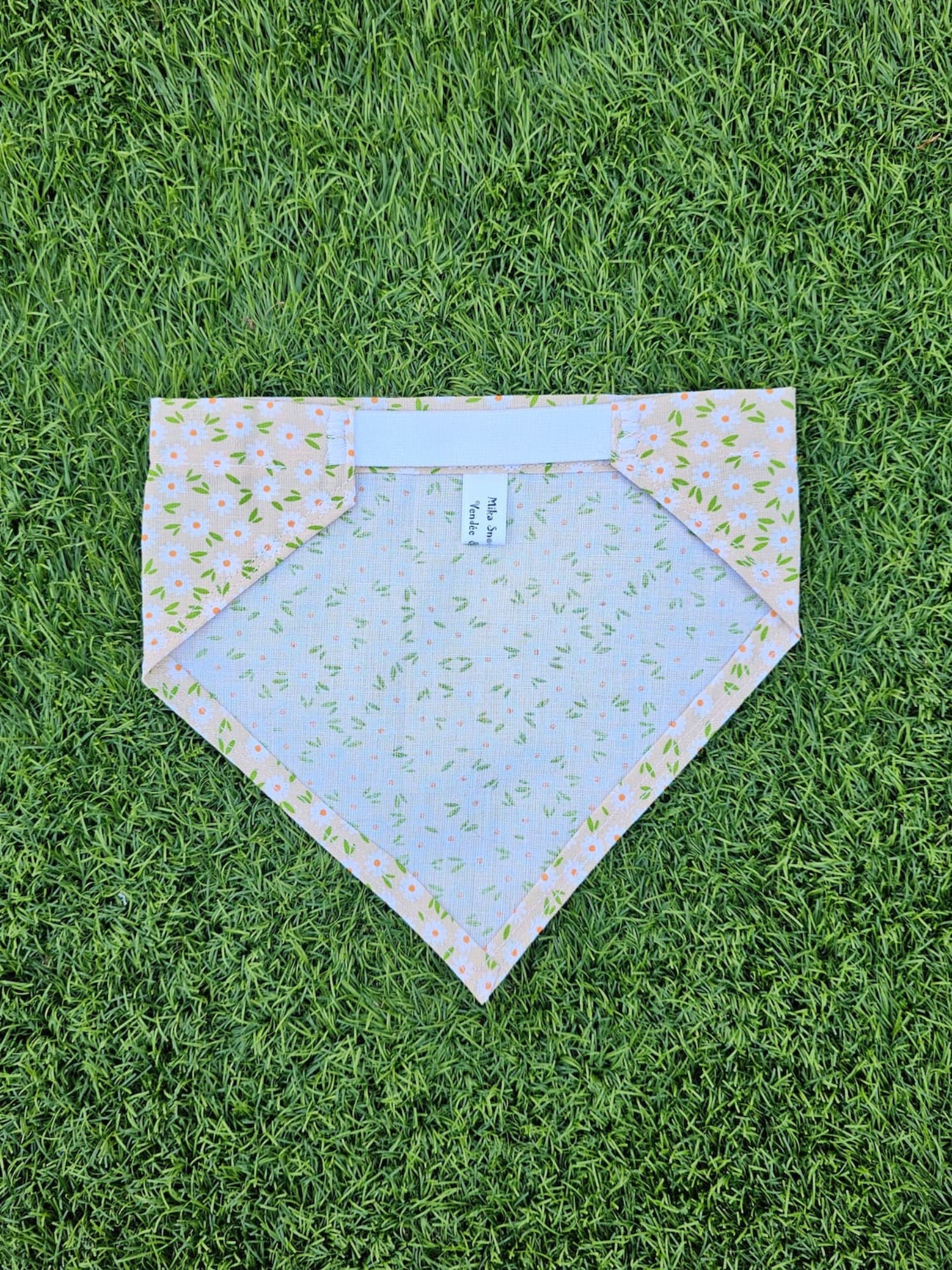 Bandana jaune pâle fleuris