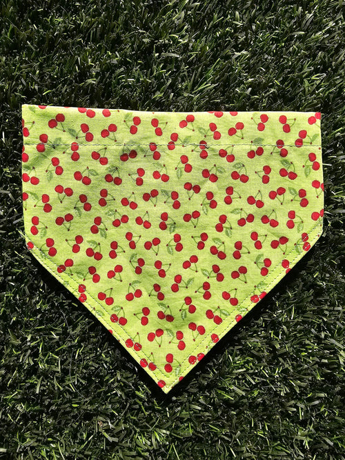 Bandana vert avec cerises