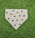 Bandana beige coeurs noirs - toile de coton