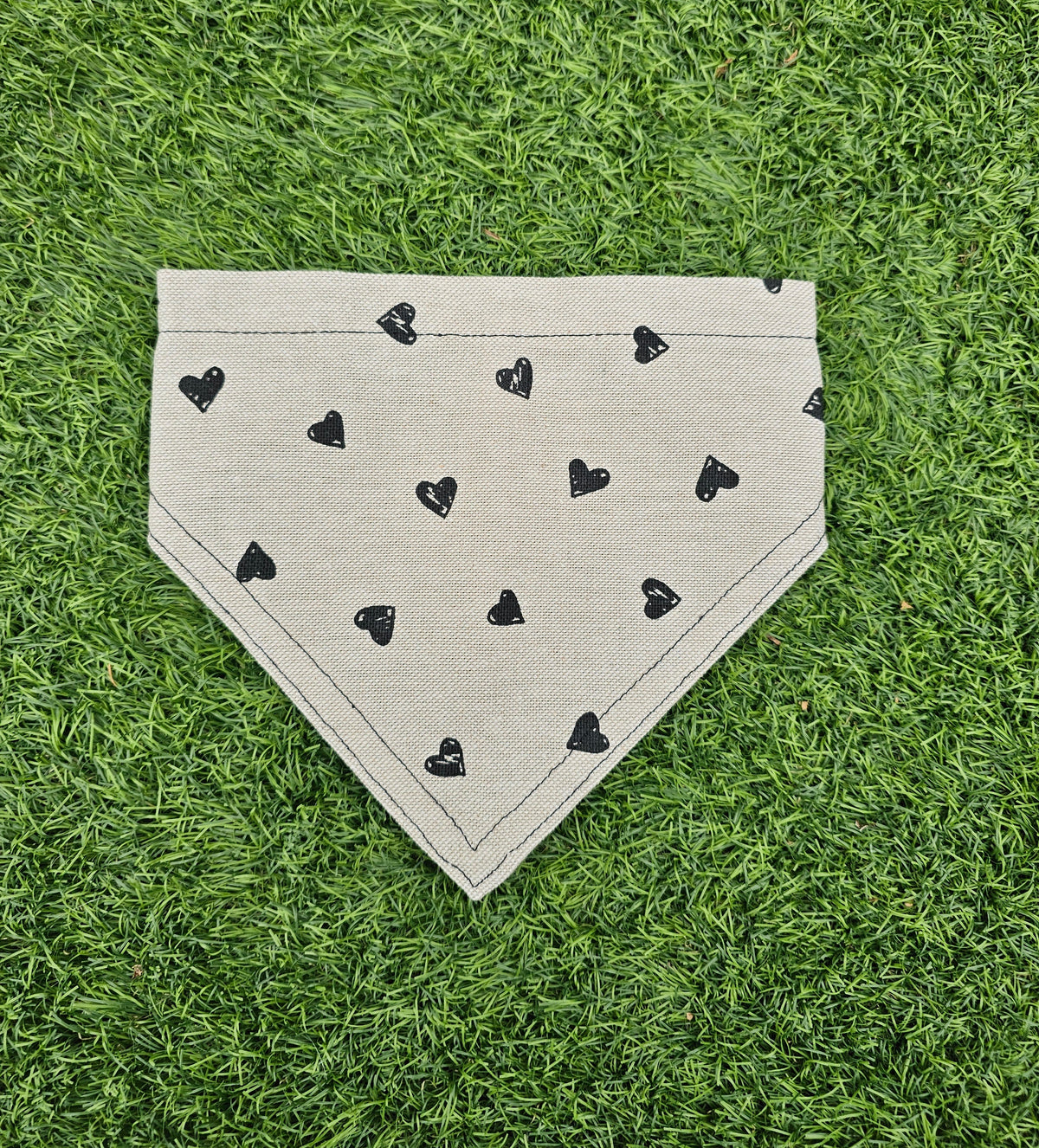 Bandana beige coeurs noirs - toile de coton