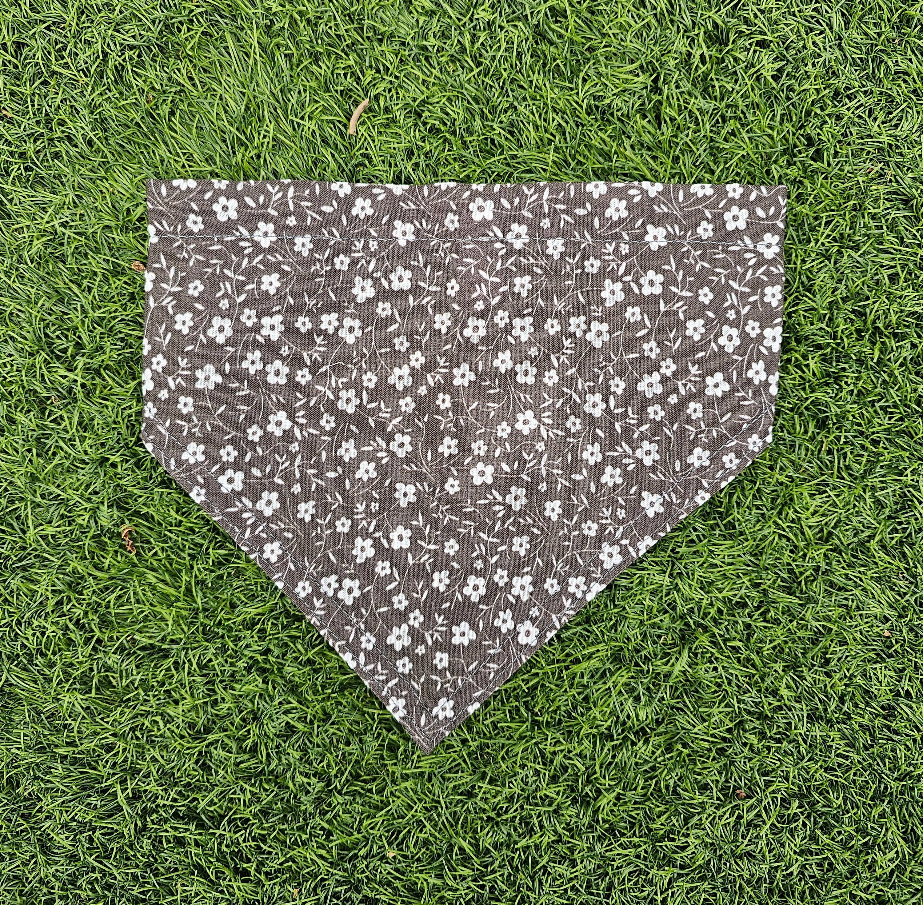 Bandana gris fleurs blanches - coton