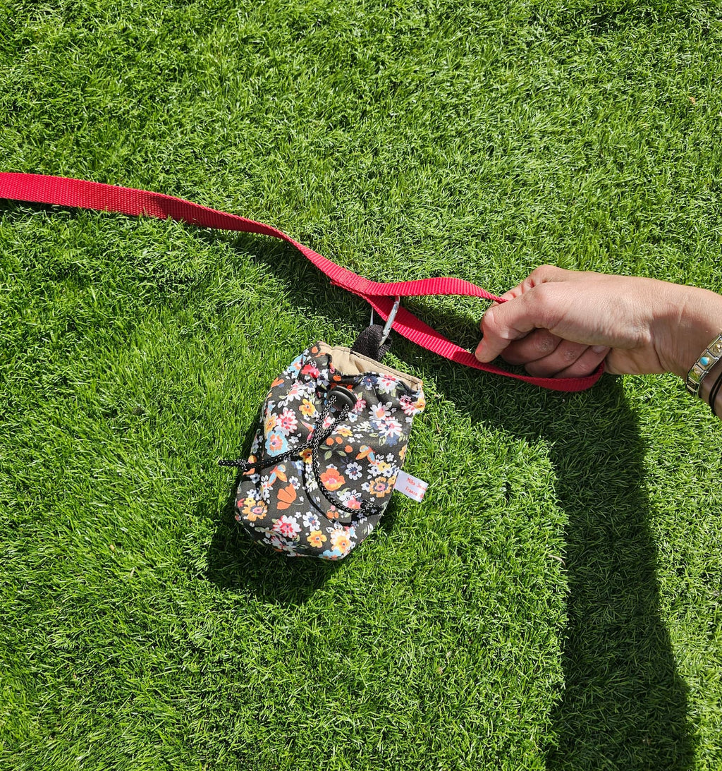 Bourse à friandises noire fleurs multicolores
