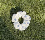 Chouchou blanc avec petites fleurs bleues - gaze de coton
