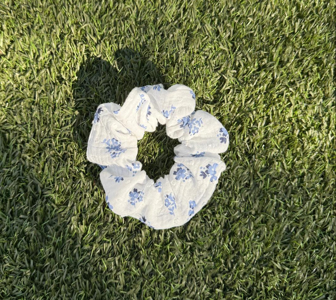 Chouchou blanc avec petites fleurs bleues - gaze de coton