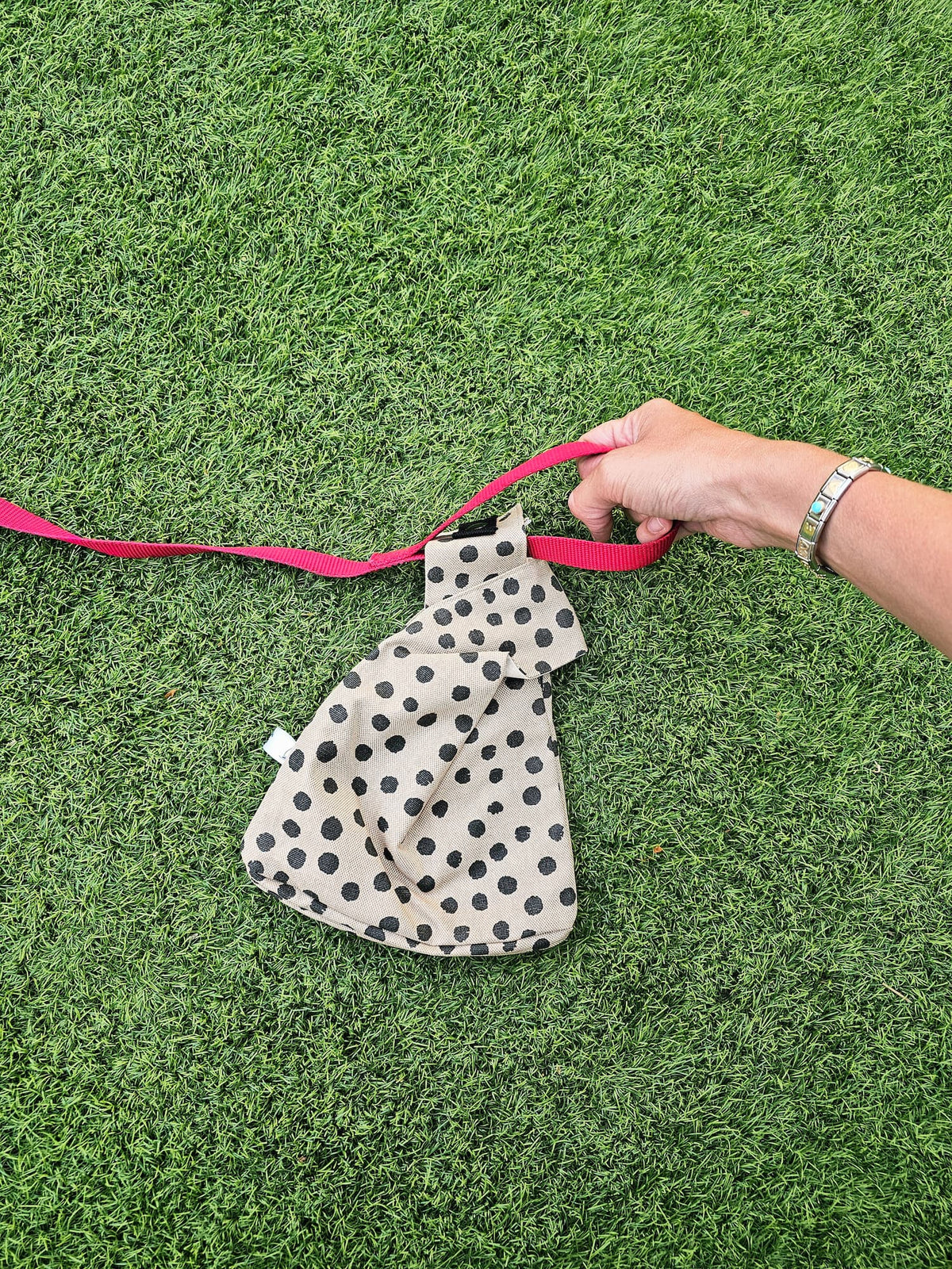 Sac à balade beige à pois noirs