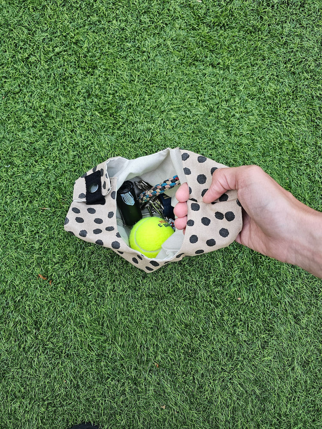 Sac à balade beige à pois noirs