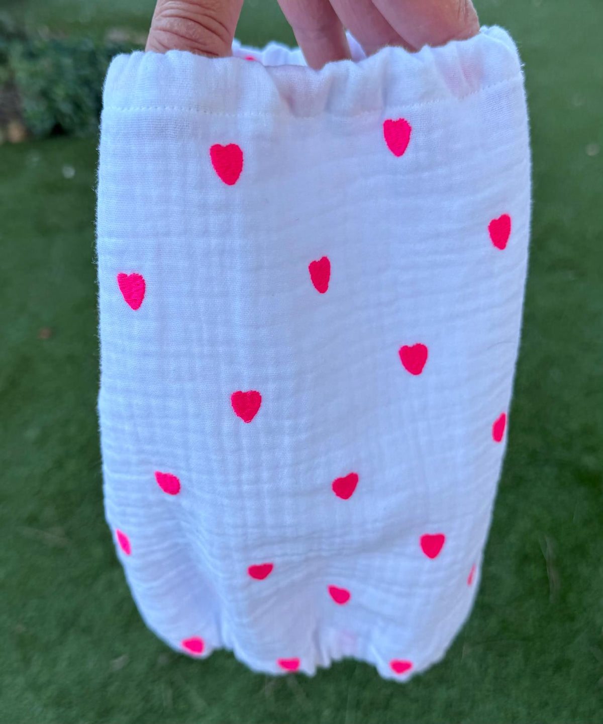Snood blanc avec petits coeurs roses fluo - gaze de coton