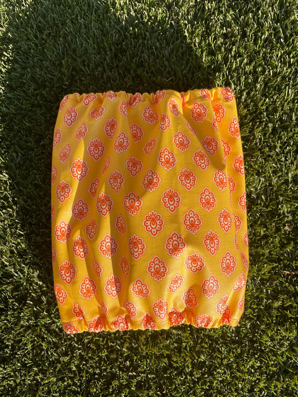 Snood jaune avec motifs rouges - imperméable